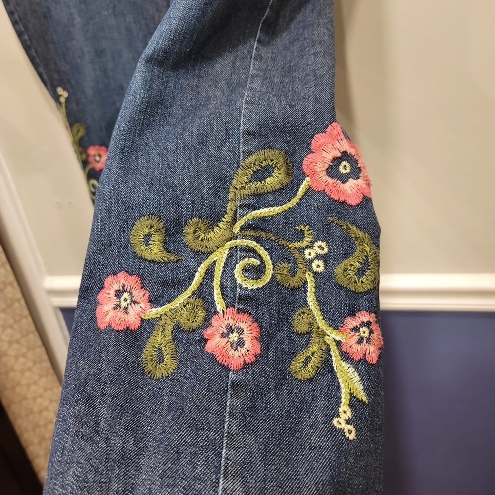 Sz 14 Stretch J. Jill Embroidered Floral Denim Capris - Picture 5 of 10